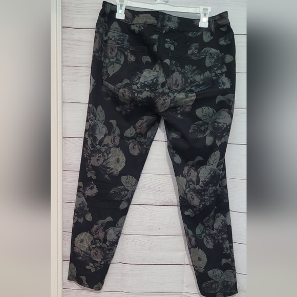 Nwot Material Girl sz 15 black soft lightweight floral stretch jeans - Picture 8 of 11